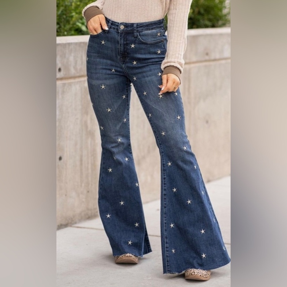 Judy Blue Star Embroidered Super Flare‎ Jeans